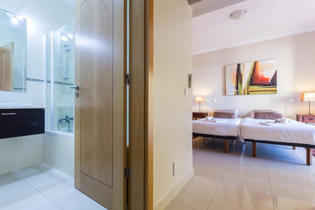 Sea Breeze Lagos Apartment Экстерьер фото